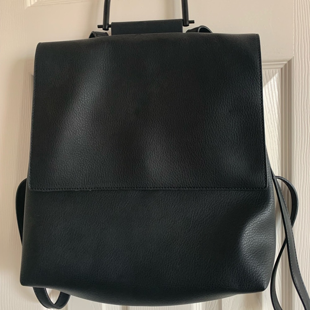 Almost New Computer Backpack - Picture 10 of 10